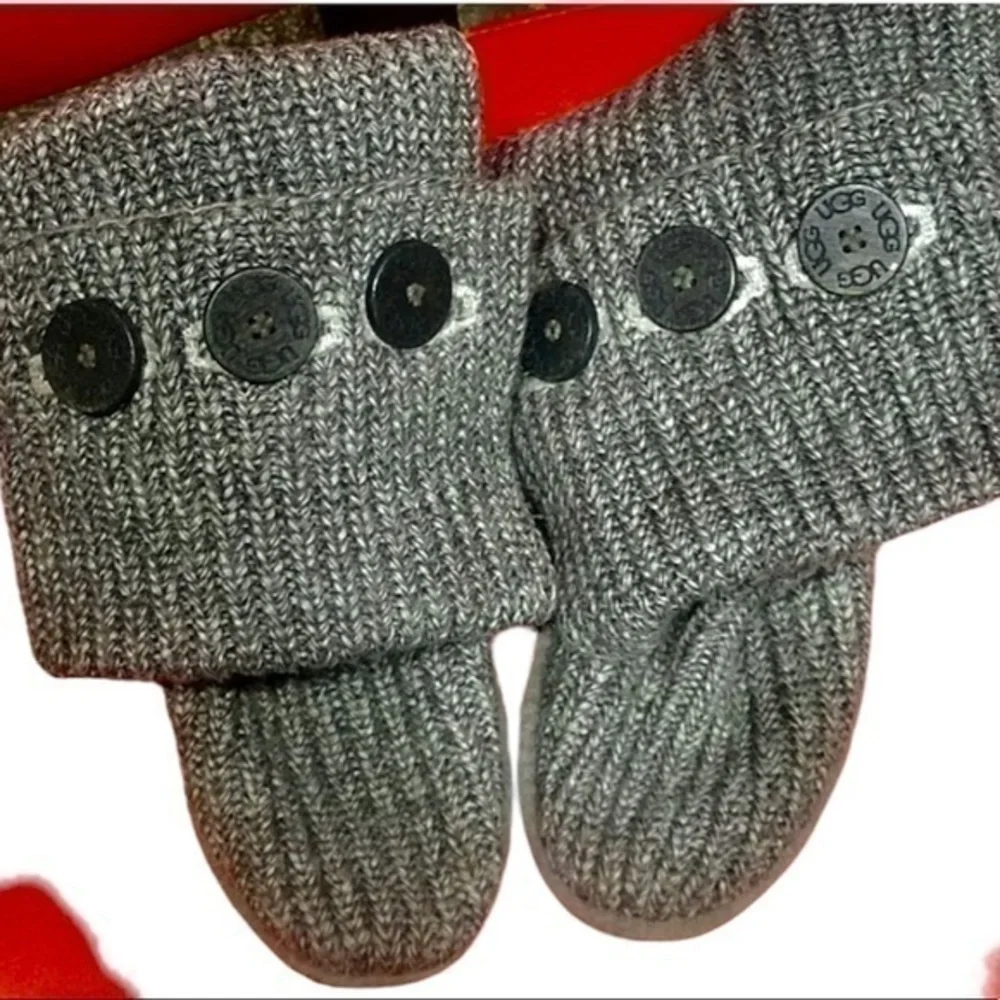 UGG cardigan boots women’s size 6